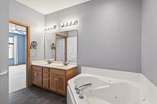 5932 Prairie Ridge Dr, Shoreview, MN 55126 - Photo 24