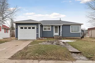 118 Hiawatha Dr E, Wabasha, MN 55981 - Photo 1