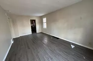 633 Parkway Dr, Saint Paul, MN 55106 - Photo 2