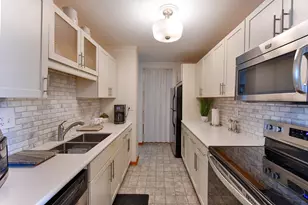 1181 Edgcumbe Rd, Saint Paul, MN 55105 - Photo 12