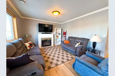 1124 Garnet Boulevard, Detroit Lakes, MN 56501 - Photo 10