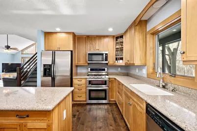 10445 Akron Avenue, Inver Grove Heights, MN 55077 - Photo 12