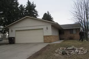 1903 Willow Ave, Worthington, MN 56187 - Photo 2