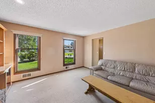 812 Oriole Ln, Chaska, MN 55318 - Photo 6