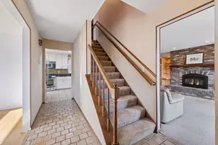 812 Oriole Ln, Chaska, MN 55318 - Photo 4