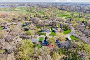 812 Oriole Ln, Chaska, MN 55318 - Photo 2