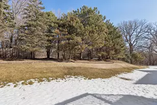 2437 Skyline Dr, Bloomington, MN 55425 - Photo 32