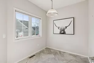 2437 Skyline Dr, Bloomington, MN 55425 - Photo 8