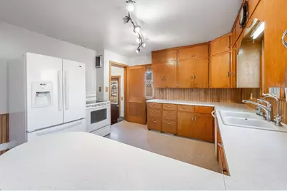 315 E 12th Street, Blue Earth, MN 56013 - Photo 8