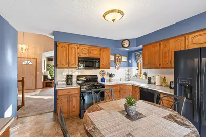 2539 Highwood Avenue E, Maplewood, MN 55119 - Photo 8