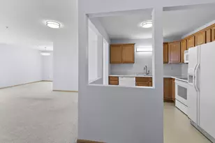 2496 County Rd C2 W, Roseville, MN 55113 - Photo 18