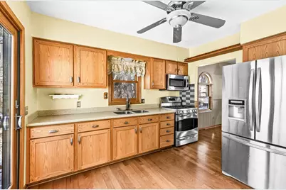 302 River Bluff Avenue, Sandstone, MN 55072 - Photo 8