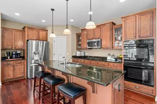 10723 Maple Blvd, Woodbury, MN 55129 - Photo 8