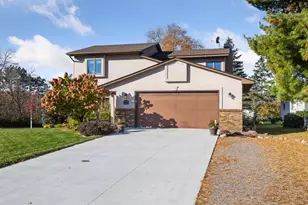 2001 Henry St N, North Saint Paul, MN 55109 - Photo 2