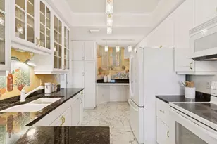 1201 Yale Pl, Minneapolis, MN 55403 - Photo 14