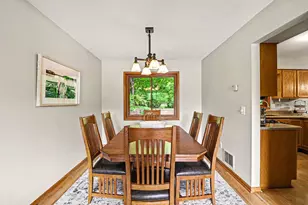 2714 Shadow Wood Ct, Chaska, MN 55318 - Photo 4