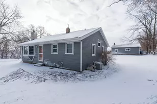 57821 300th St, Winthrop, MN 55396 - Photo 2