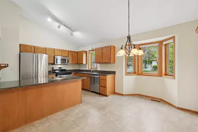 13530 Parkwood Drive, Burnsville, MN 55337 - Photo 4