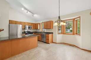 13530 Parkwood Dr, Burnsville, MN 55337 - Photo 4