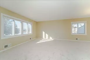 10326 Balsam Ln, Eden Prairie, MN 55347 - Photo 8