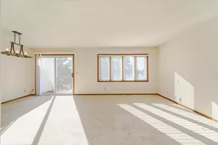 10390 Juniper Ln, Eden Prairie, MN 55347 - Photo 8