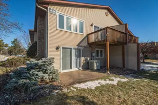 10390 Juniper Ln, Eden Prairie, MN 55347 - Photo 4