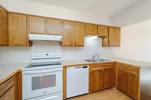 10390 Juniper Ln, Eden Prairie, MN 55347 - Photo 14