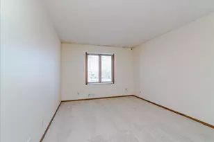 10390 Juniper Ln, Eden Prairie, MN 55347 - Photo 20