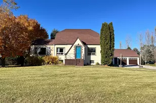 618 E 2nd St, Starbuck, MN 56381 - Photo 1