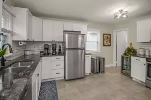 1055 Englewood Ave, Saint Paul, MN 55104 - Photo 10