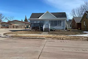 309 S Jefferson St, Redwood Falls, MN 56283 - Photo 2