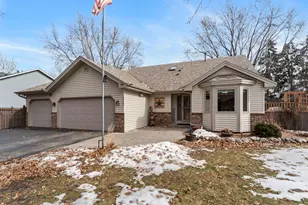 10669 Lincoln St NE, Blaine, MN 55434 - Photo 4