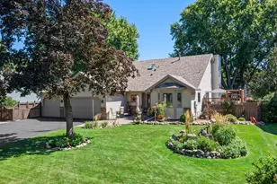 10669 Lincoln St NE, Blaine, MN 55434 - Photo 2