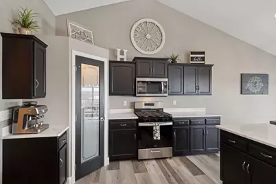 932 Farmers Ridge Trail, Belle Plaine, MN 56011 - Photo 10