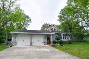 639 N 4th St, Warren, MN 56762 - Photo 1