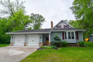 639 N 4th St, Warren, MN 56762 - Photo 2