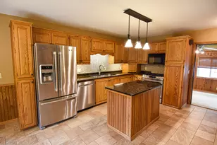 639 N 4th St, Warren, MN 56762 - Photo 20