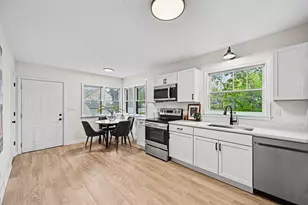 87 Juniper St, Mahtomedi, MN 55115 - Photo 10