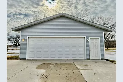 1110 Trott Avenue SE, Willmar, MN 56201 - Photo 16