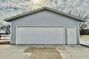 1110 Trott Ave SE, Willmar, MN 56201 - Photo 16