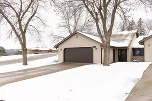 1782 Cobblestone Ct, Red Wing, MN 55066 - Photo 2