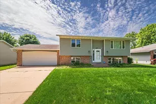 1227 14th St W, Hastings, MN 55033 - Photo 2