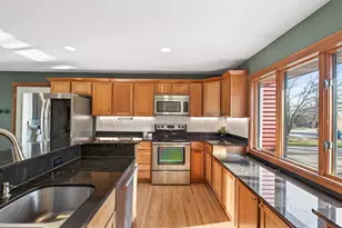 900 Sunset Dr S, Minnetonka, MN 55305 - Photo 10