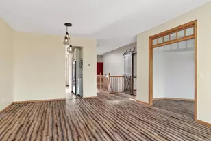 16125 Crystal Hills Dr, Lakeville, MN 55044 - Photo 6