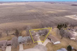 811 Burton Ln, Fairmont, MN 56031 - Photo 2