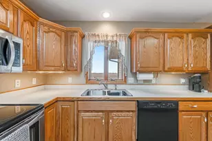 811 Burton Ln, Fairmont, MN 56031 - Photo 8