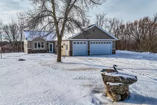 359 Homestead St, Detroit Lakes, MN 56501 - Photo 2