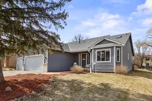 950 Lake Susan Dr, Chanhassen, MN 55317 - Photo 2