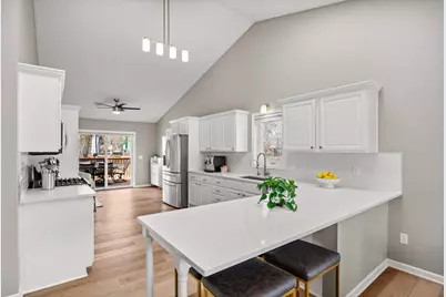 950 Lake Susan Drive, Chanhassen, MN 55317 - Photo 10