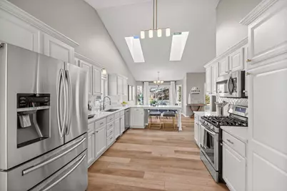 950 Lake Susan Drive, Chanhassen, MN 55317 - Photo 8